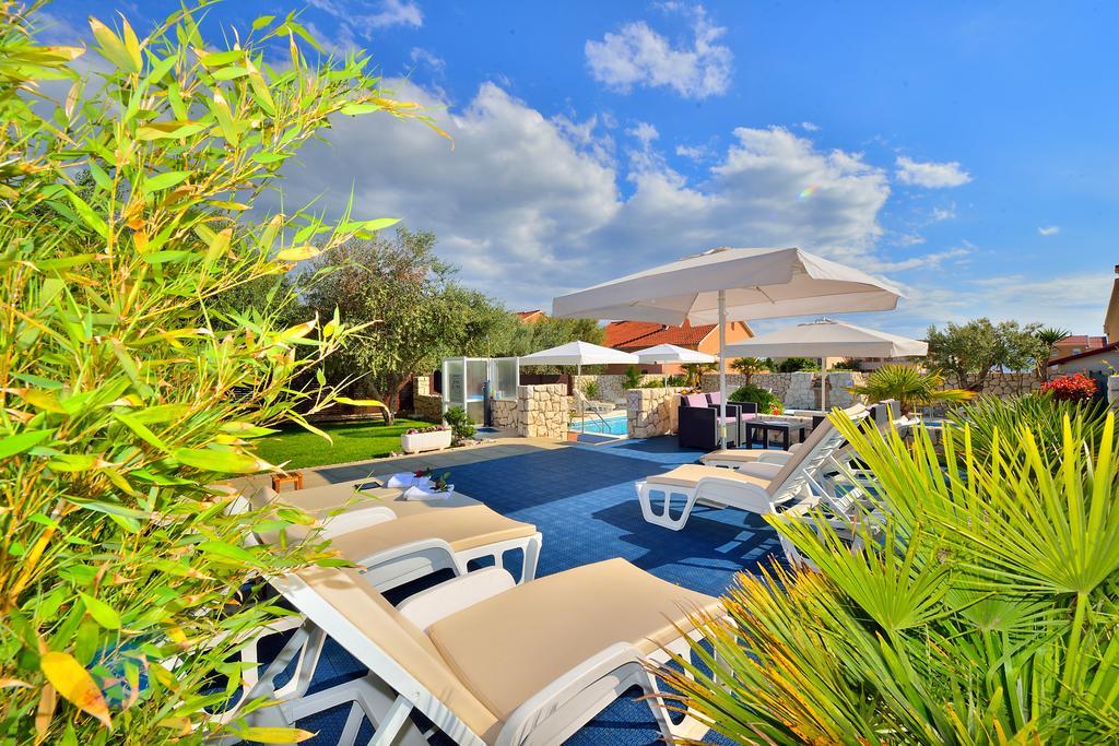 Villa Dalmatina Zadar Mit Pool Exterior photo