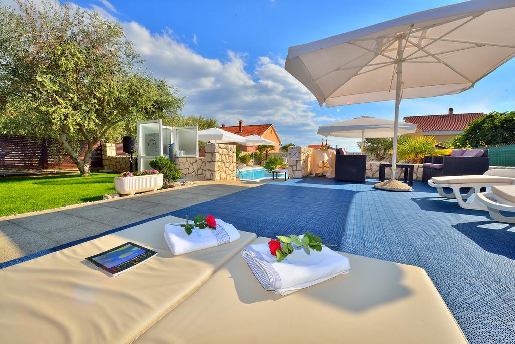 Villa Dalmatina Zadar Mit Pool Exterior photo