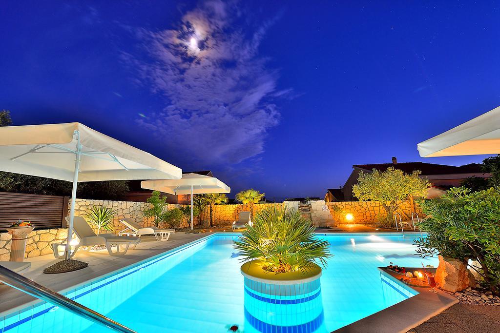 Villa Dalmatina Zadar Mit Pool Exterior photo